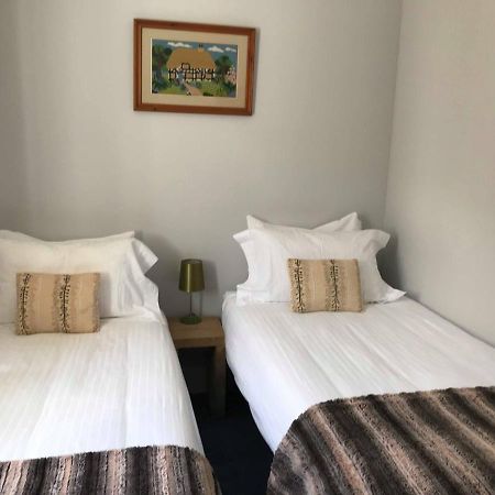 글라스턴버리 8 오울스 비앤비 B&B 외부 사진