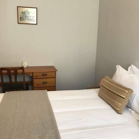 글라스턴버리 8 오울스 비앤비 B&B 외부 사진