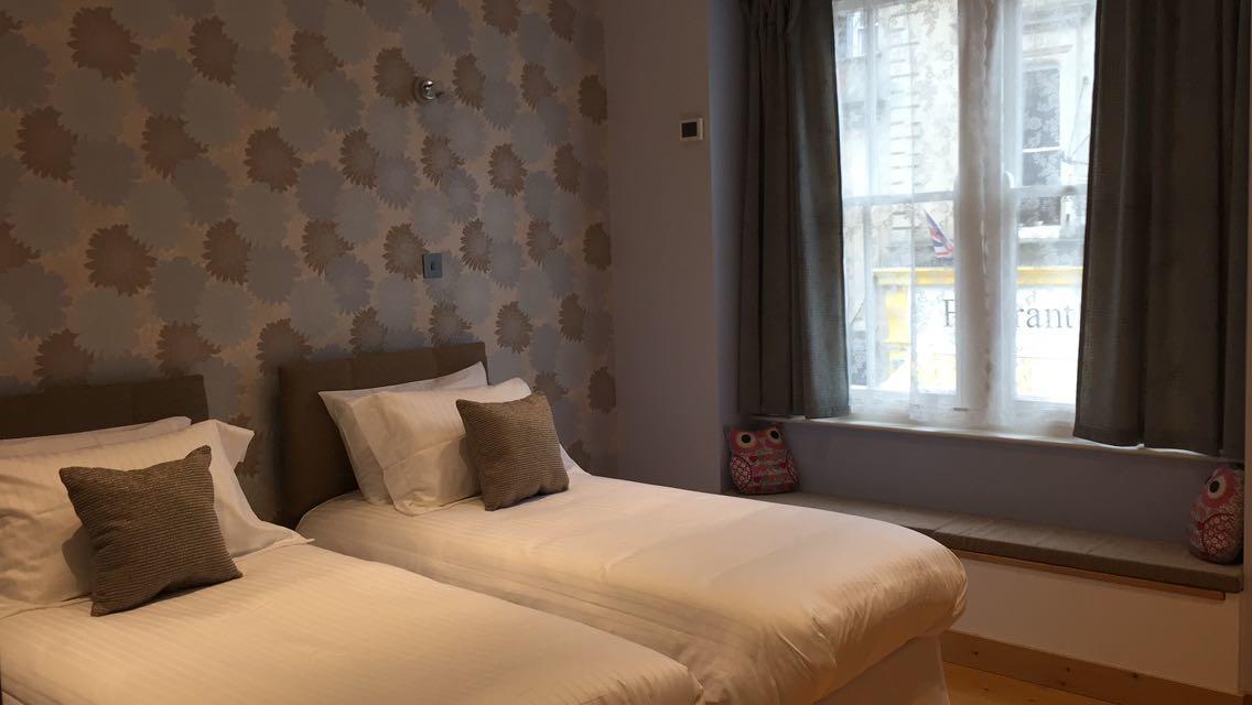 글라스턴버리 8 오울스 비앤비 B&B 외부 사진