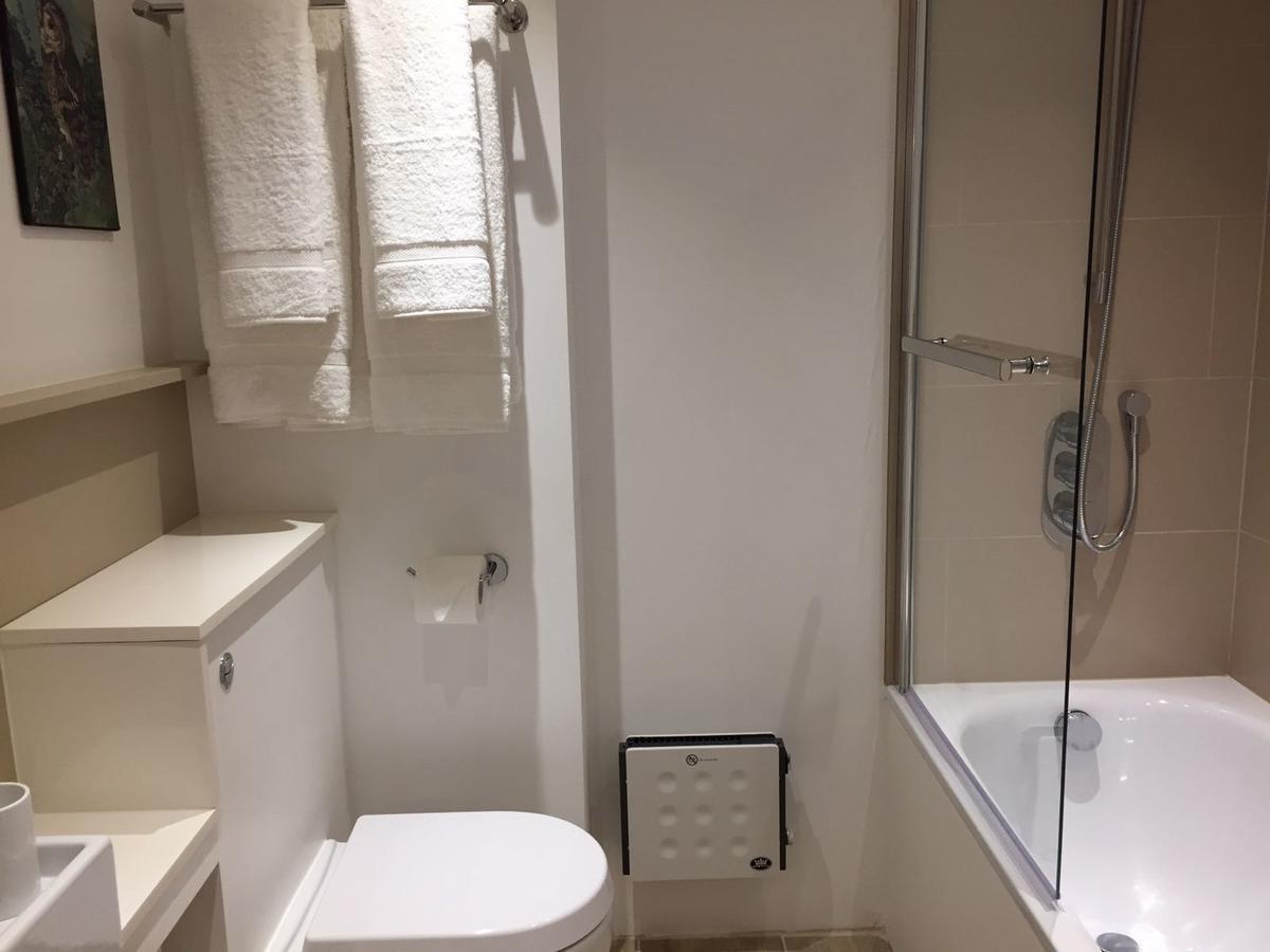 글라스턴버리 8 오울스 비앤비 B&B 외부 사진