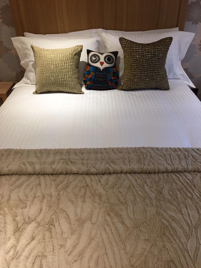 글라스턴버리 8 오울스 비앤비 B&B 외부 사진