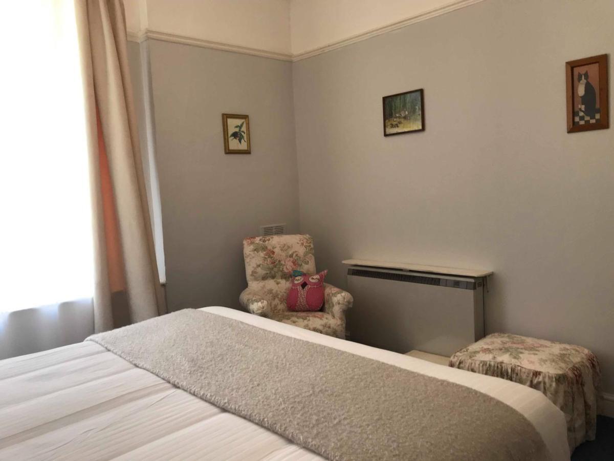 글라스턴버리 8 오울스 비앤비 B&B 외부 사진