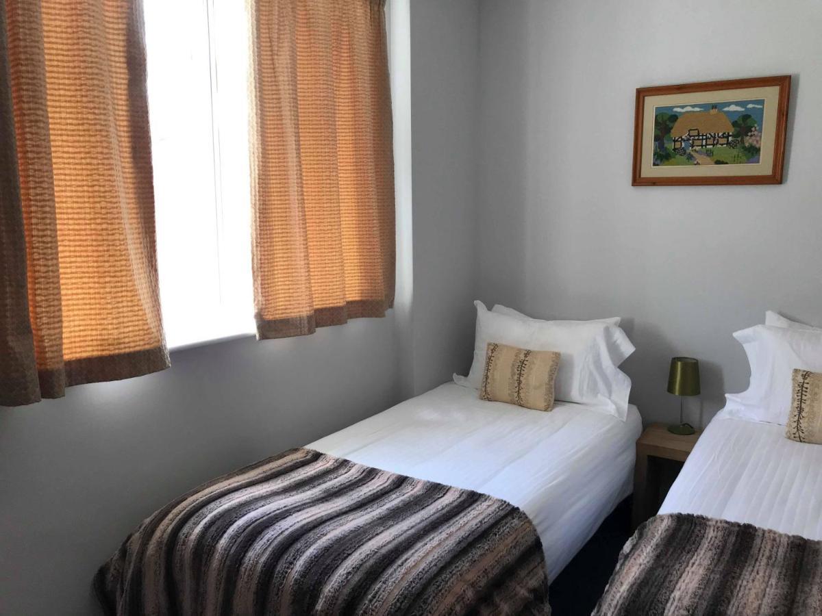 글라스턴버리 8 오울스 비앤비 B&B 외부 사진
