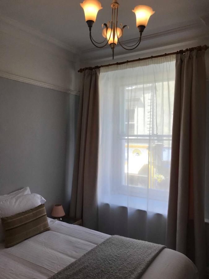 글라스턴버리 8 오울스 비앤비 B&B 외부 사진