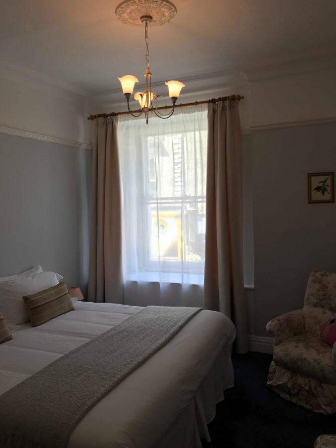 글라스턴버리 8 오울스 비앤비 B&B 외부 사진